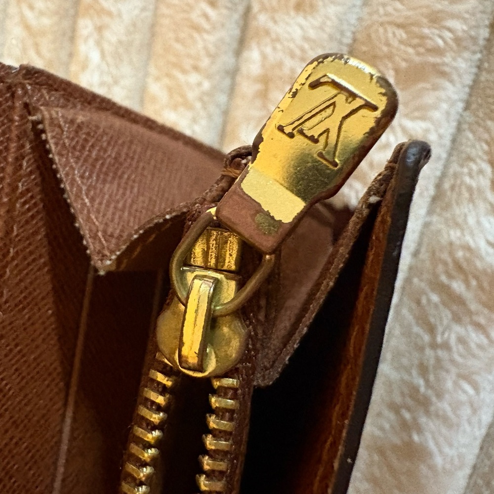 ✨ Authentic Vintage Louis Vuitton Monogram Wallet ✨ - Picture 7 of 9